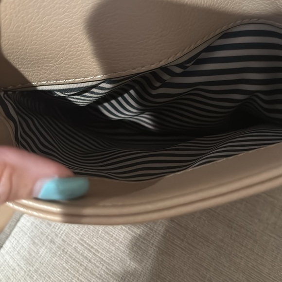 Stylish Tan Handbag with Multicolor Accents - Picture 3 of 7